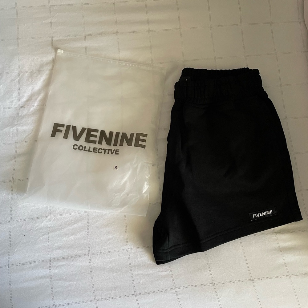 BRAND NEW Mens Five Nine shorts size small
